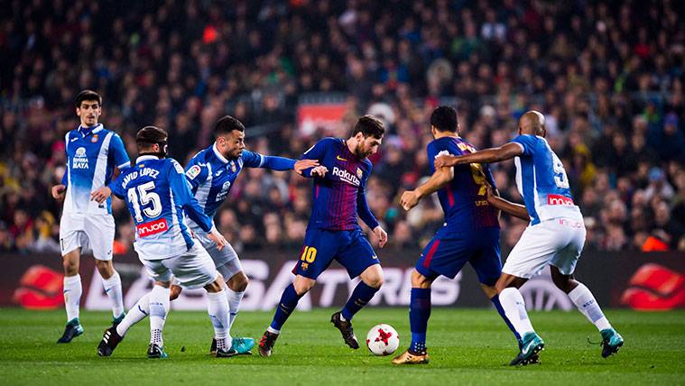 The LFP also reports the chants of the Camp Nou in Glass