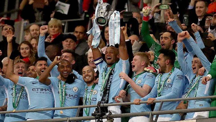 Pep Guardiola wins his first title with the Manchester City