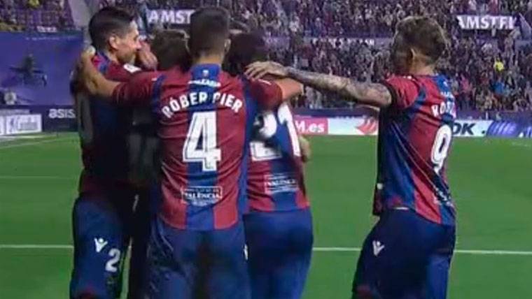 DRAMA: Enis Bardhi and Boateng sank to the Barça with three goals