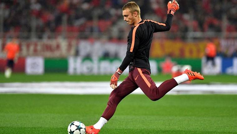 Jasper Cillessen, ‘hunted’ in the Ciutat Esportiva of the Barcelona