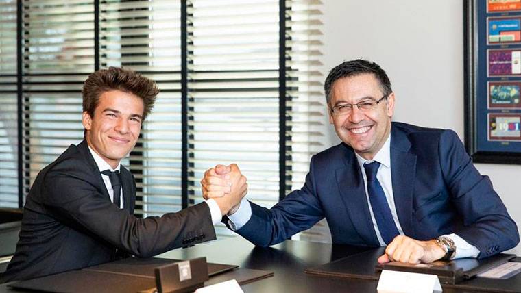 The FC Barcelona armours to Riqui Puig, the big perla of the Masia