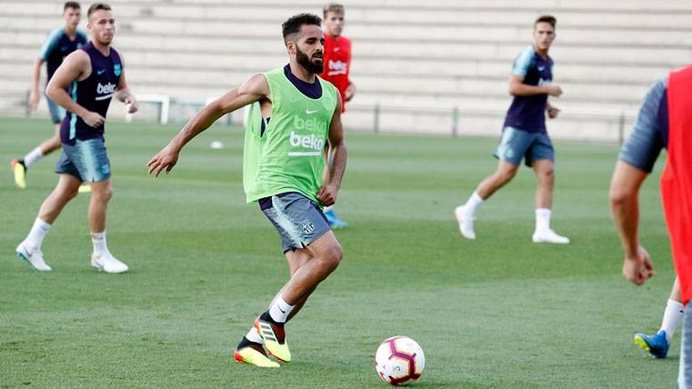 OFFICIAL: The FC Barcelona does official the cession of Douglas Pereira to the Sivasspor
