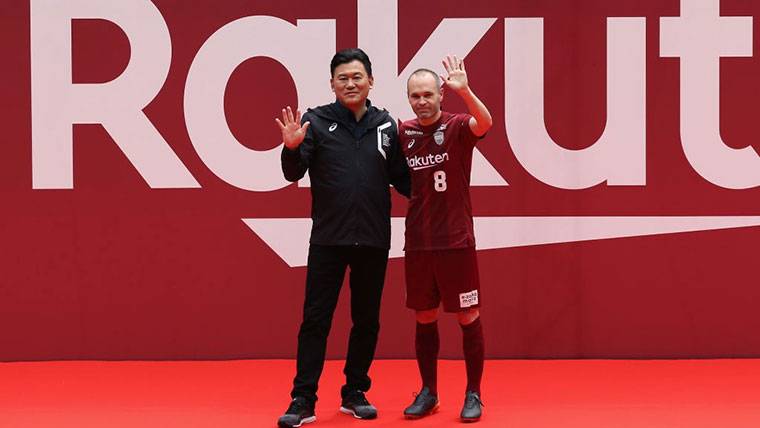 Andrés Iniesta already is in Japan to play with the Vissel Kobe