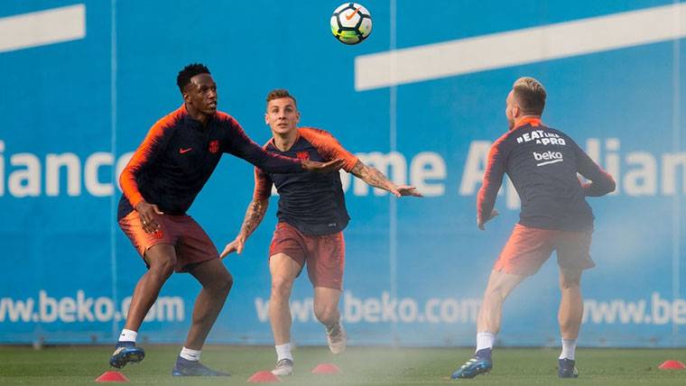The Everton appears to carry  to Digne and Yerry Mina of the Barça