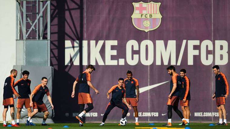 Two cases that portray the politics of sales of the FC Barcelona