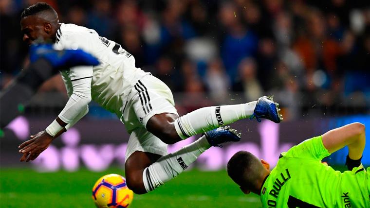 The referee and the VAR anger to the Real Madrid against the Real Sociedad