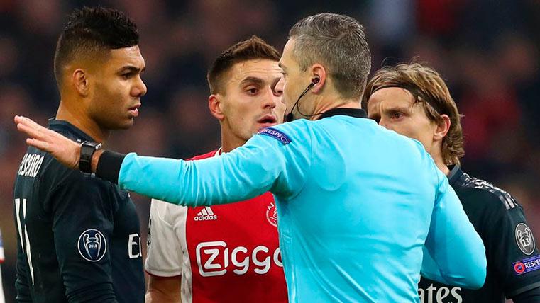The VAR saves to the Real Madrid and the referee cancels him a goal to the Ajax