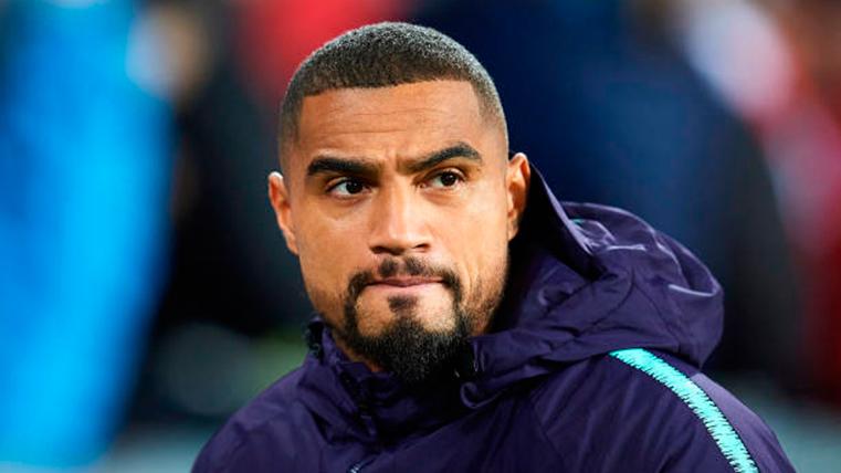 The reaction of Boateng after remaining  out of the Classical of League