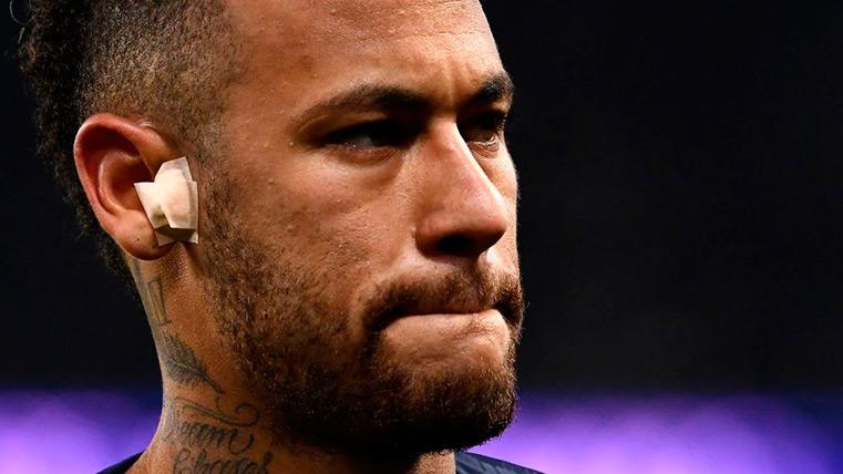 The UEFA decides to sanction to Neymar with 3 parties for criticising to the referee of the PSG-United