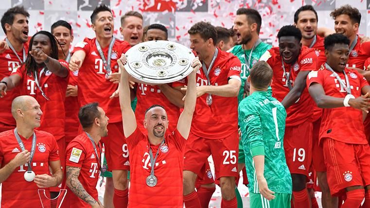 The Bayern goes through on of the Eintracht and tops  champion of the Bundesliga (5-1)