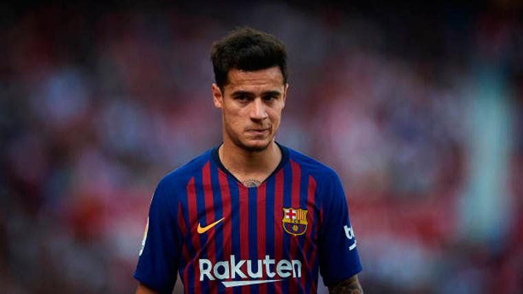 Robert Fernández gives the key to fit to Philippe Coutinho in the Barcelona