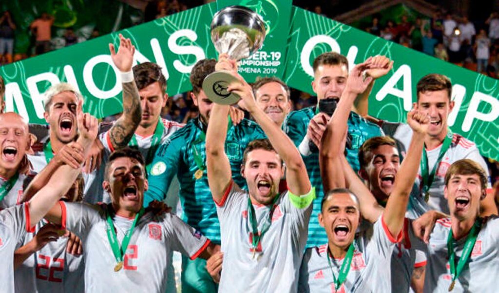 The U19, European champion with six Barça players (0-2)