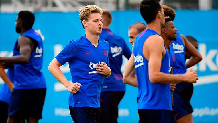 De Jong wins love of FC Barcelona staff