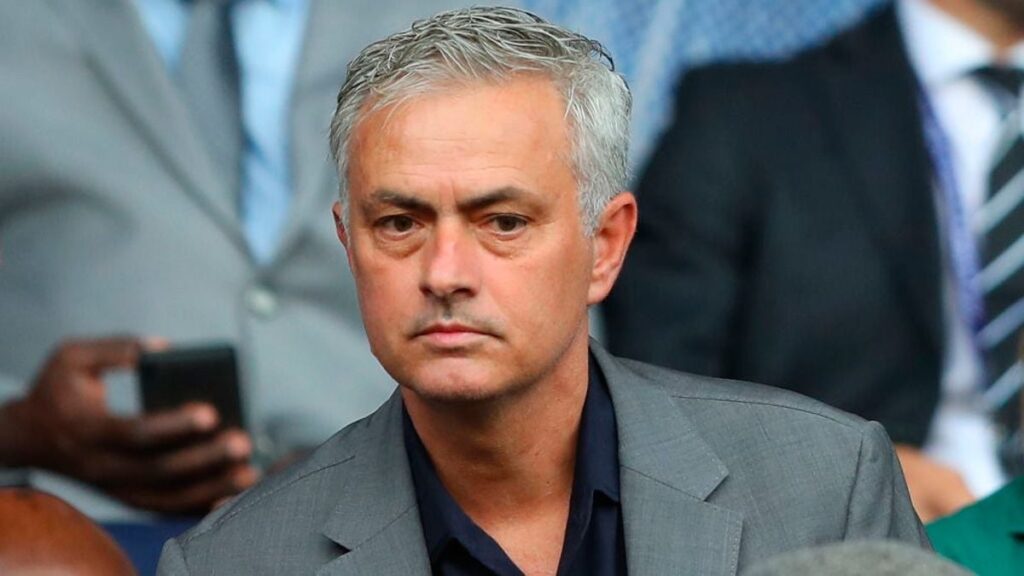 José Mourinho waits for Real Madrid in case Zinedine Zidane gets sacked