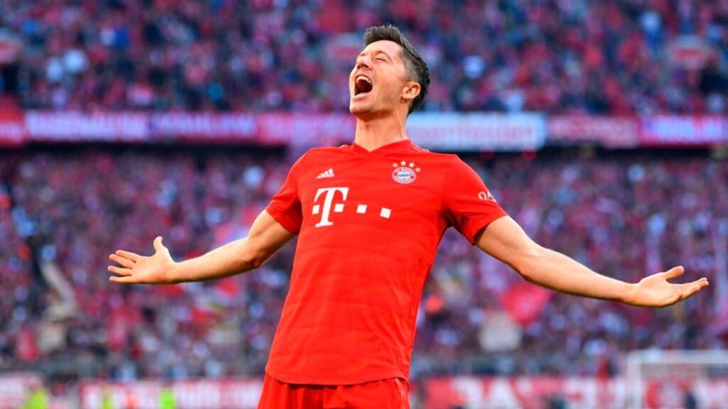 Lewandowski, on and on: Another goal and record in the Bundesliga