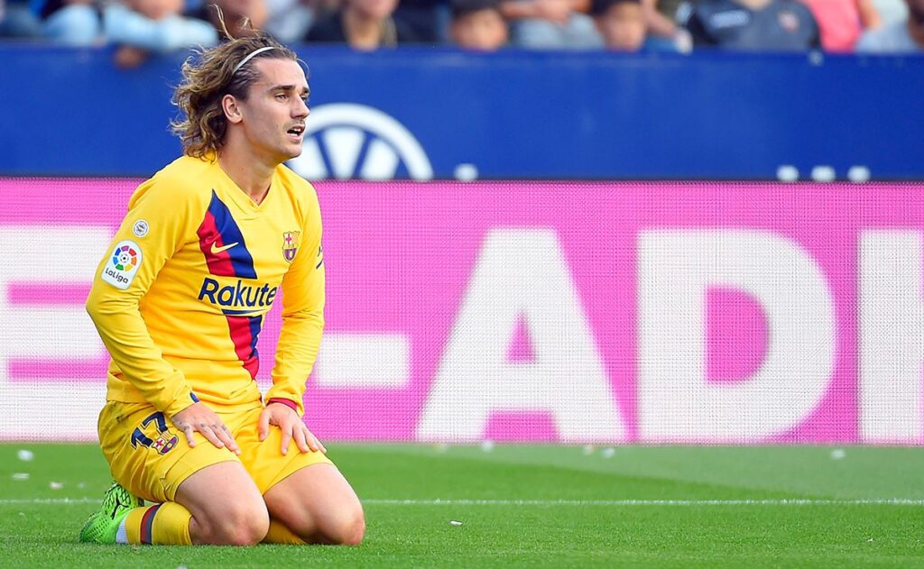 Griezmann went angry to the bench after wasting another opportunity