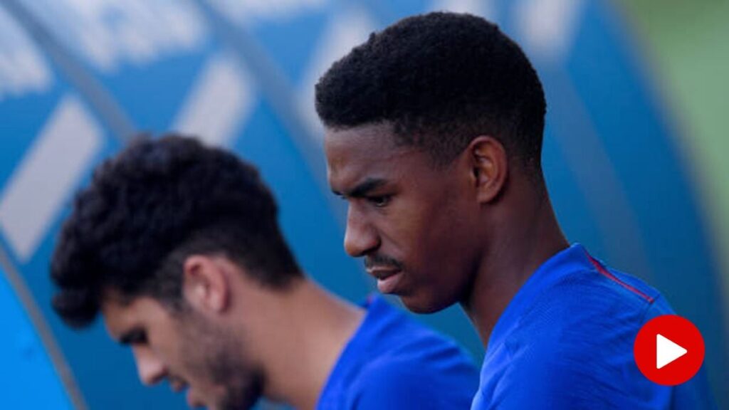 The reaction of Junior Firpo after learning that he would not play against Levante