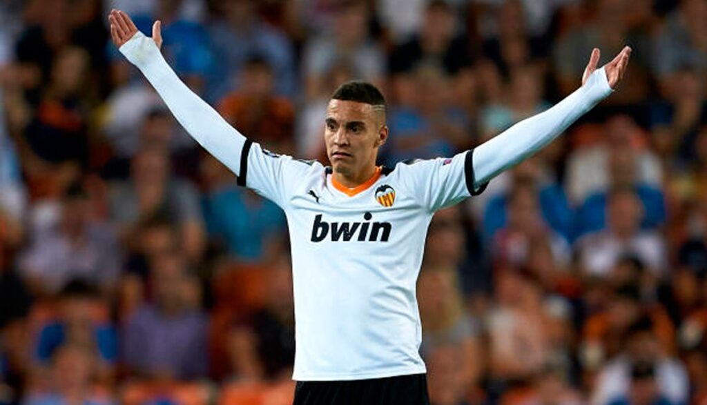The two players who Barça pretends to include to sign Rodrigo