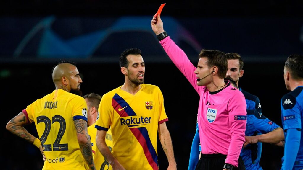 Busquets and Arturo Vidal, suspended, will not play the Barça-Napoli