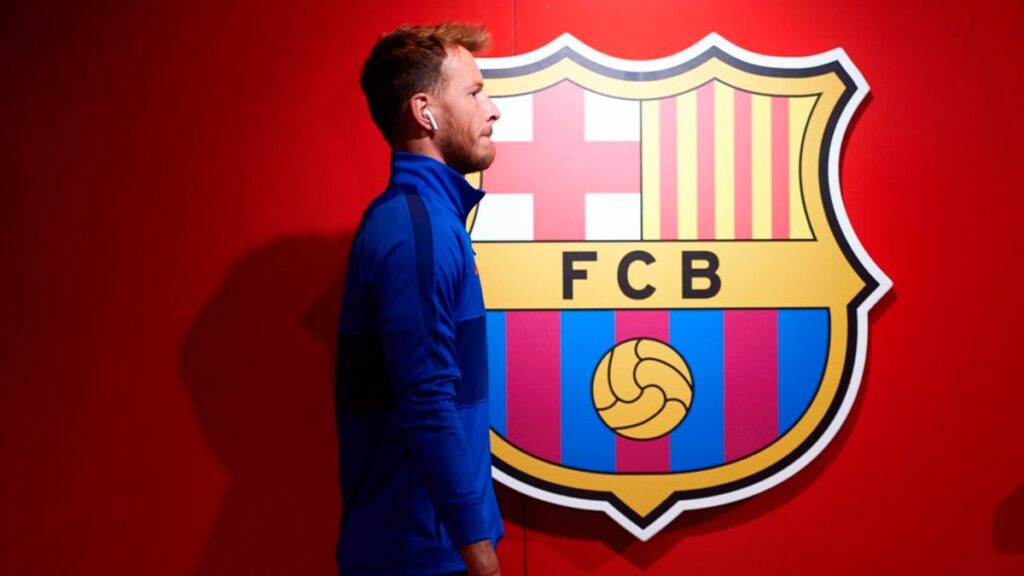 Valencia looks for a goalkeeper and Neto would be thinking about his return