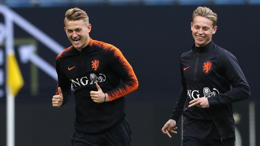 De Jong would be trying to convince De Ligt to sign for Barça