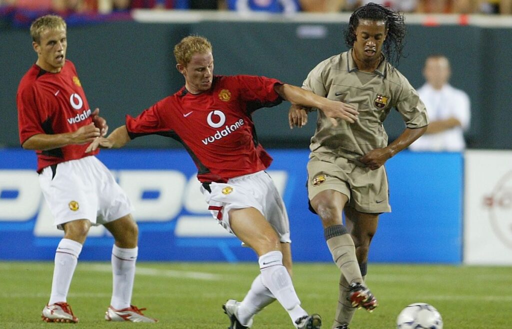 The Manchester United almost snatches Ronaldinho to the FC Barcelona