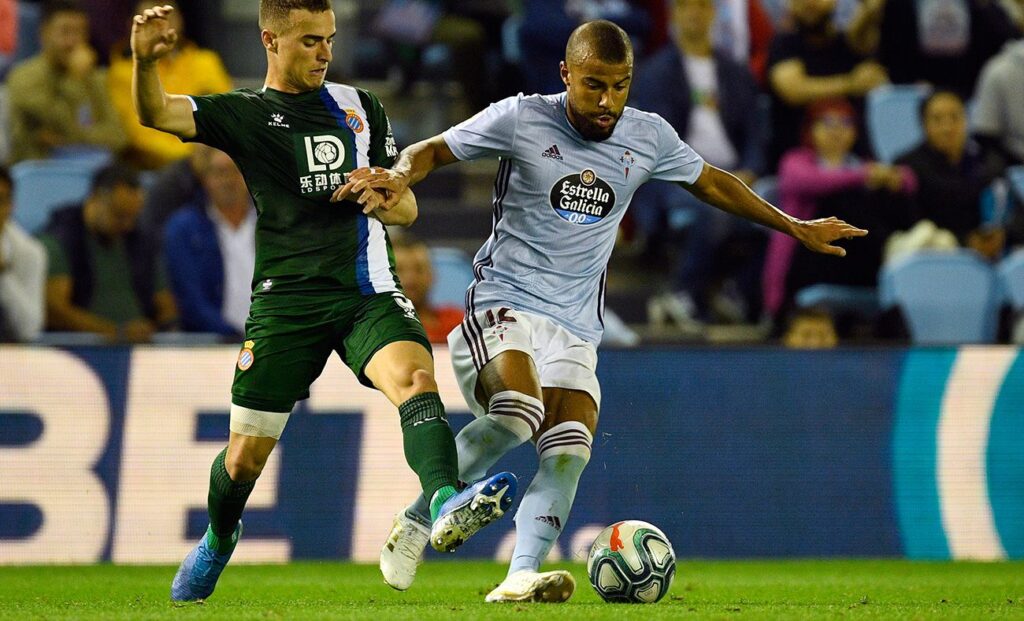 Rafinha’s future points to the Premier or Serie A