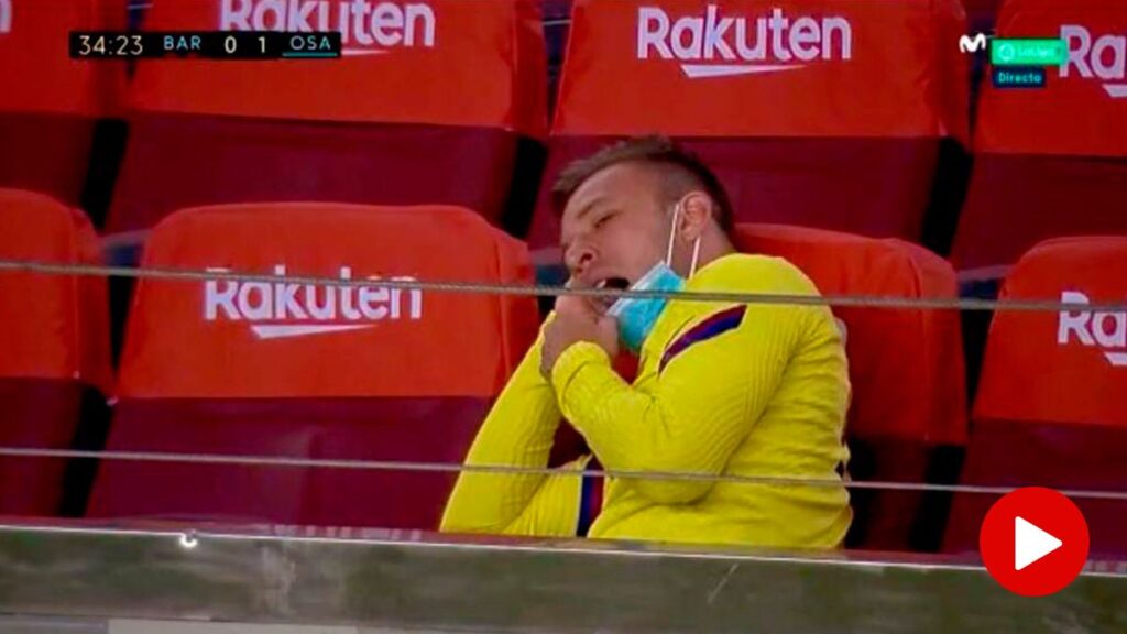 Arthur, ‘hunted’ yawning while the Barça played LaLiga