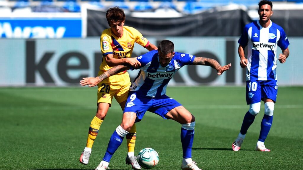 Riqui Puig fills the gap of Arthur at Barça… And starts improving him