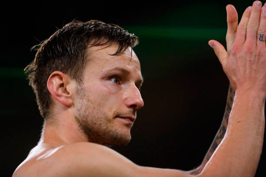 Advantages and disadvantages of selling Ivan Rakitic this summer