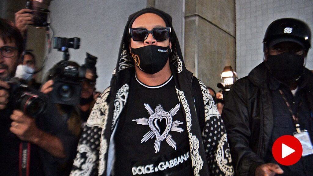 After going out of prison, Ronaldinho launches the trailer of the documentary of his life