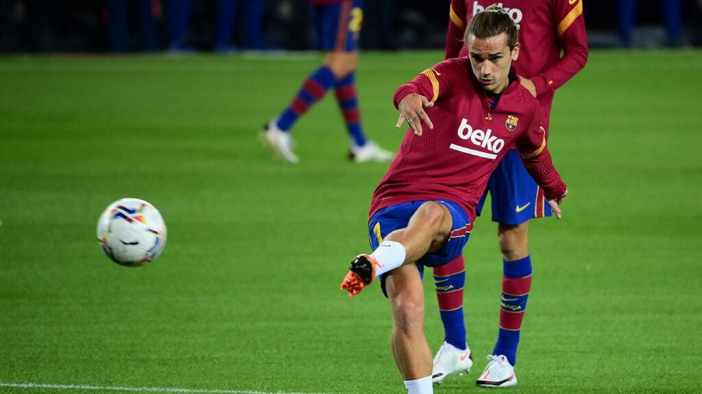 Wenger: “Griezmann has to play in the centre, but in that area is Messi…”