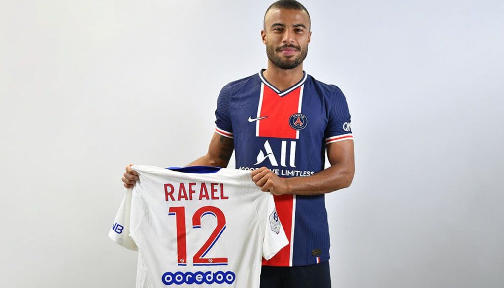 Never seen before: FC Barcelona giving away players to PSG