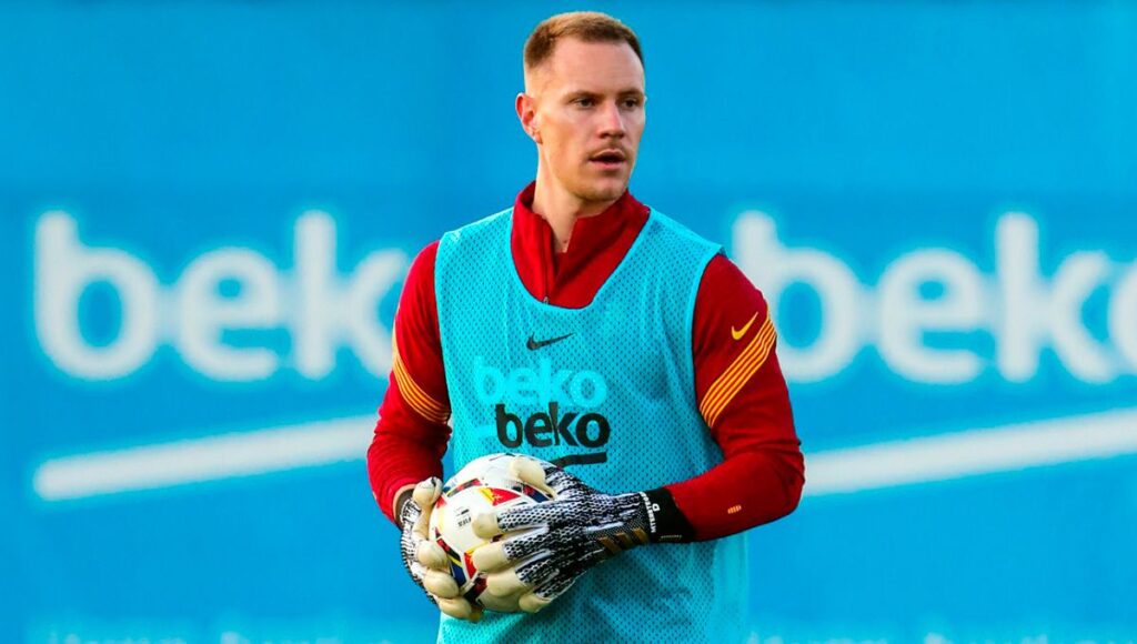 Ter Stegen completes his first training session with Barça after his injury