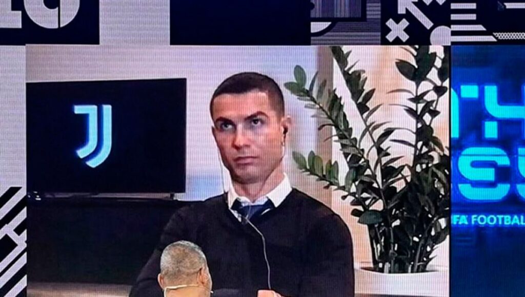 Fire in the social media by the gestures of Cristiano in the The Best