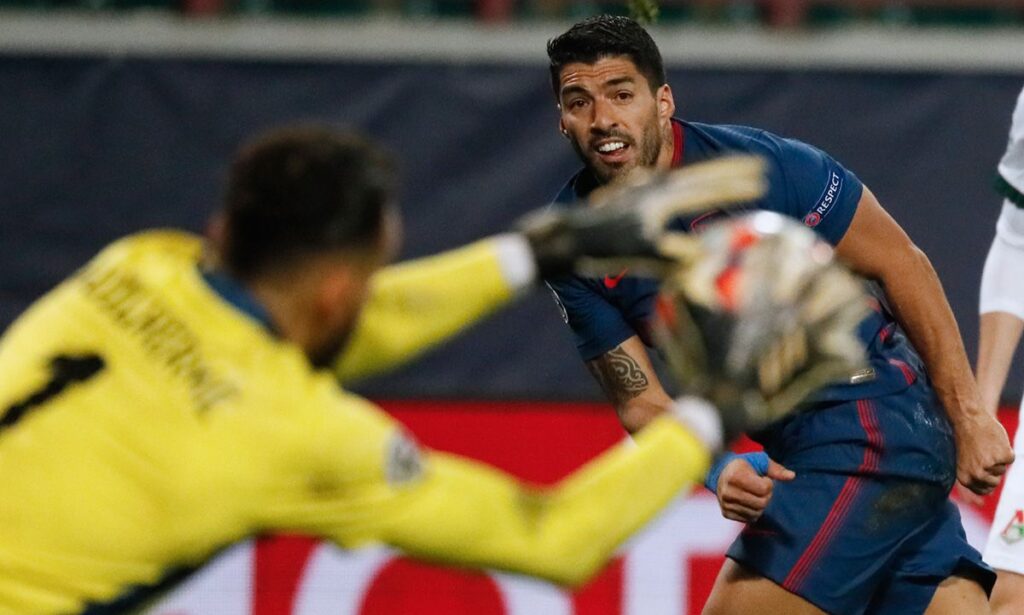 It resigns a civil servant by the presumptive false examination of Luis Suárez