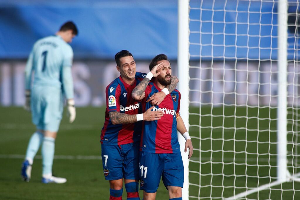 Real Madrid continues its shipwreck in the League and loses to Levante (1-2)