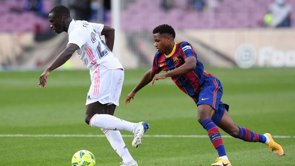 The historical fall of income by on sale drop and purchase of players in Spain