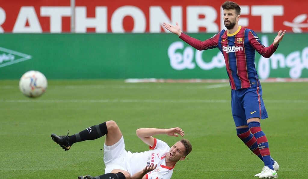The reason by which Piqué was substituted in front of the Seville