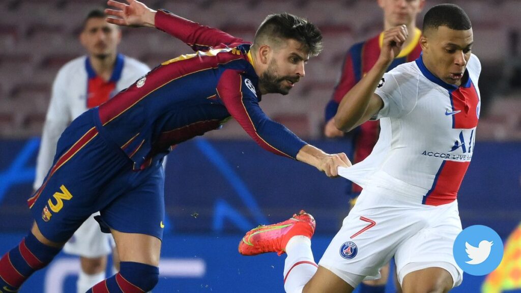 The angry of Piqué during the party between the Barcelona and the PSG
