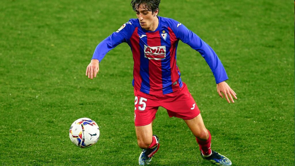 Laporta Puts  in the fight by Bryan Gil