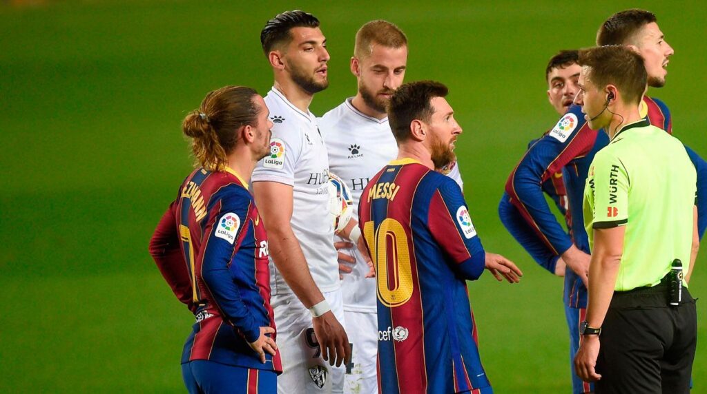 Rafa Mir pronounces on his controversial penalty and praises Messi