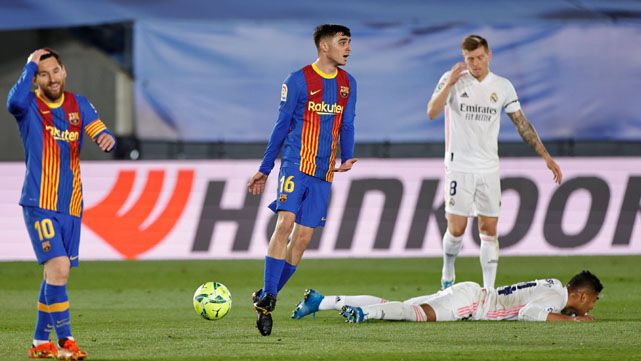 The irony and pressure of the bench of the Real Madrid against Gil Manzano during the Classical