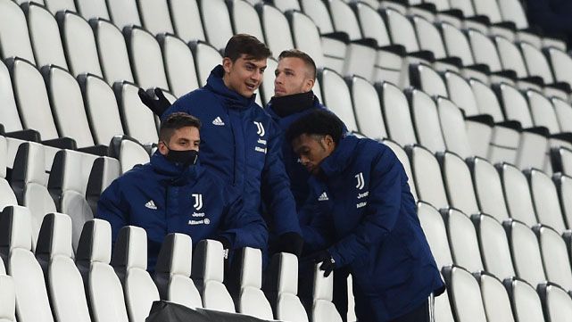 Arthur and Dybala received economic fine for participating in illegal party