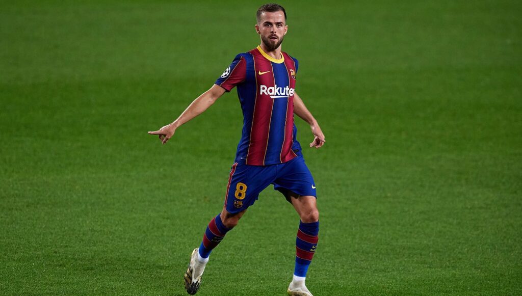 Pjanic, marginalized by Koeman and without a place at Barça