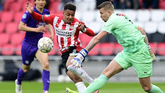 Donyell Malen, a versatile forward of the PSV Eindhoven in the orbit of the Barça