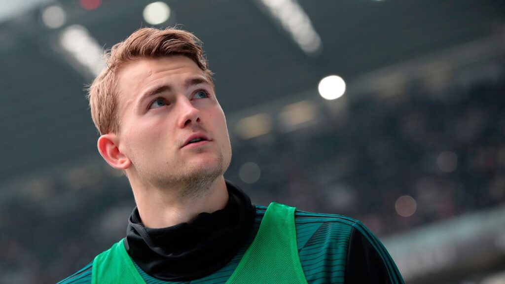 Transfer impossible! De Ligt disassociates himself from rumors with FC Barcelona