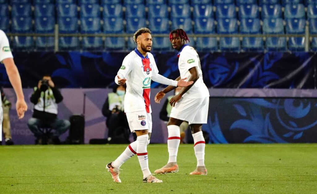 Neymar Loses  the final of the Glass of France and load against the referee
