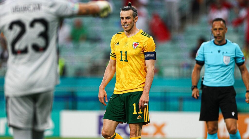 Bale left with Wales, but sent a penalty to the sky of Baku