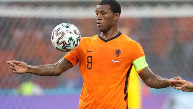 Wijnaldum Receives chevrons with Holland before the Euro